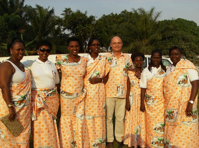 Olivier Jadin Administrateur de programme APEFE et les membres du Ministère de la Santé burundais à l'occasion du Cinquantenaire de l'indépendance à Bujumbura